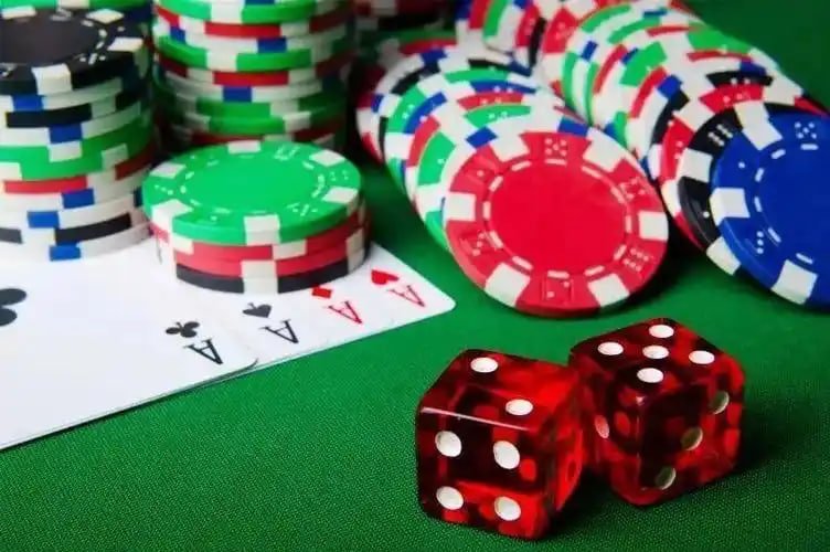 Antarmuka permainan Galactic Gems di jago22 menampilkan gulungan dengan simbol batu mulia dan latar belakang luar angkasa